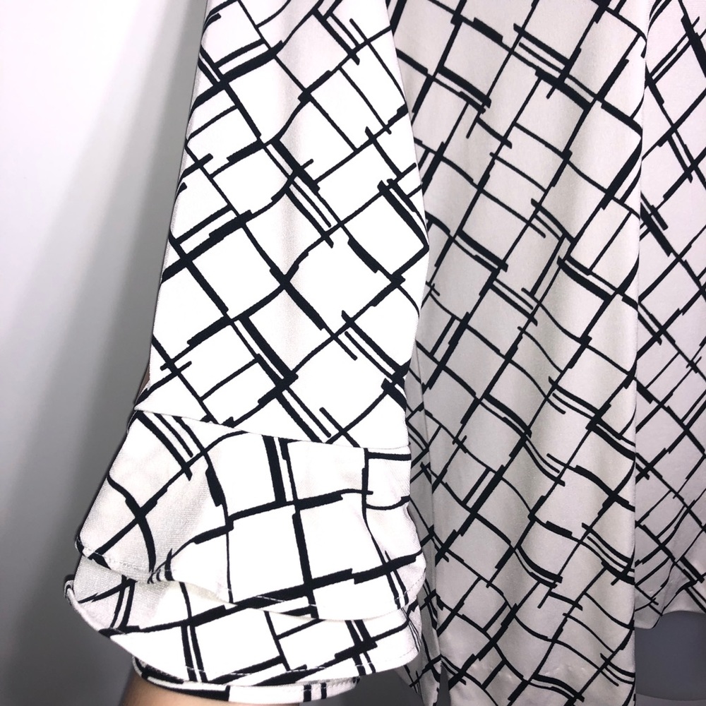 Karl Lagerfeld Black and White 3/4 sleeve top - Picture 2 of 6